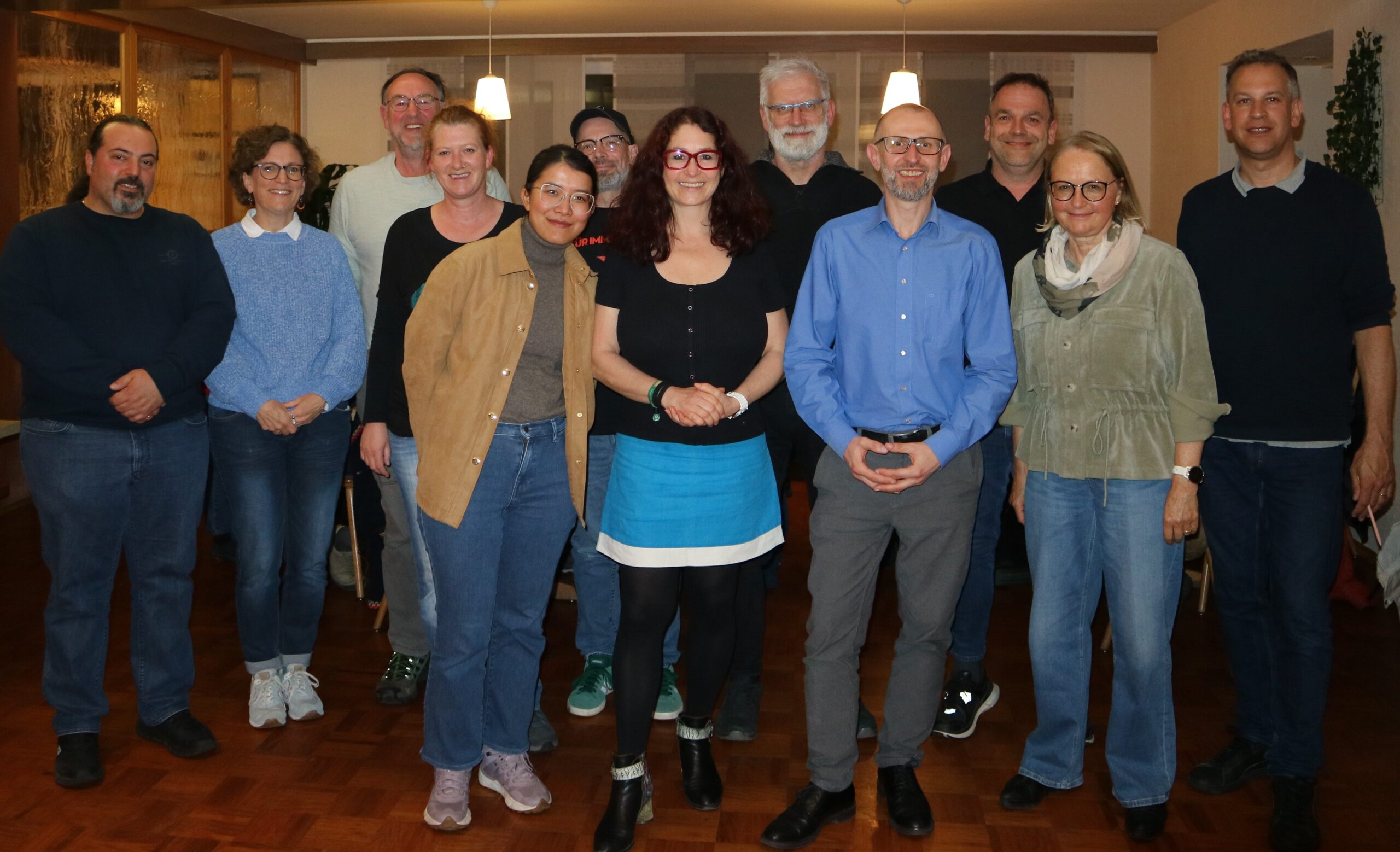 Die Delegierten der Grünen v.l.: Bünyamin Toy, Anne Pahlke, Rolf Schakurski, Christiane Bondzio, Thuy Nga Trinh, Christian Müller, Sonja Rajsp-Lauer, Franz Niebel, Artur Eichin, Thomas Madlener, Ingeborg Gekle-Maier und Sprecher Thomas Busch. Foto: Moni Marcel